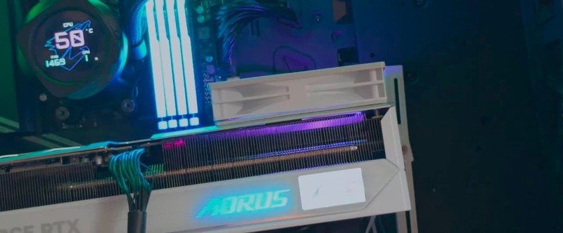 К GeForce RTX 5090 от Gigabyte можно приделать еще один вентилятор, но особой пользы нет