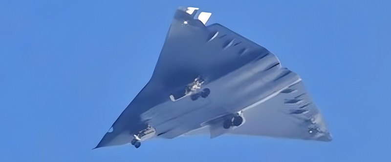 Истребитель 6 поколения J-36 засняли во всех деталях