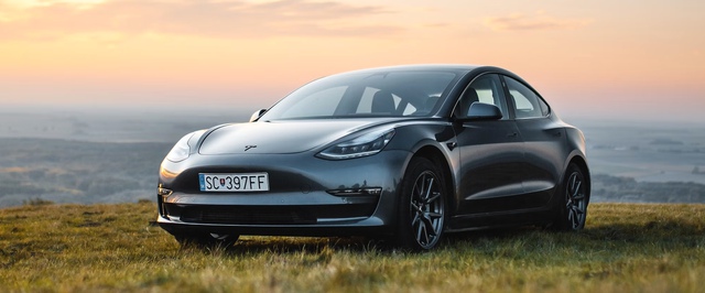 Такси Tesla попали в 4 аварии в первый день испытаний в Техасе