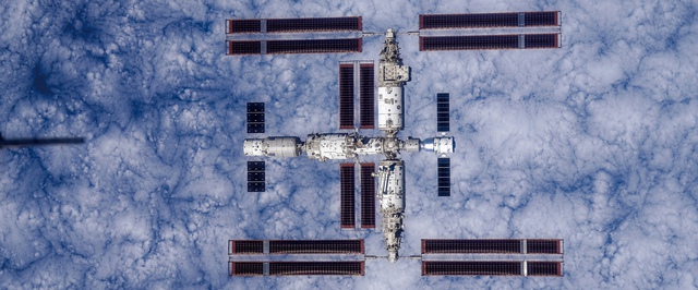 Возможно, космический мусор повредил китайский корабль — возвращение космонавтов отложено