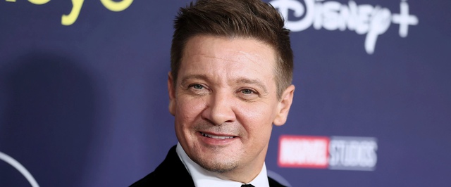 Джереми Реннера обвинили в непристойном поведении и рассылке «порнографических материалов»