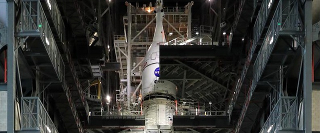 Фото: ракета за $4.5 миллиарда готова лететь к Луне