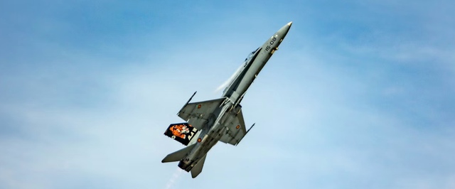 Истребитель, упавший с авианосца в октябре, все-таки нашли и подняли