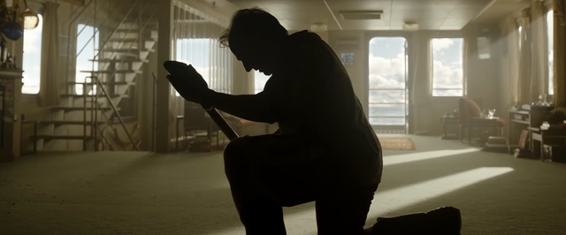 Том Круз танцует с лопатой в первом тизере «Диггера»