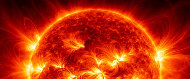 Что-то за границей диска Солнца выдало мощную вспышку и радиационный шторм