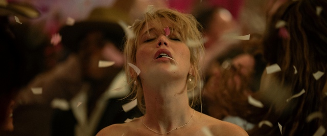 Словно тигры: как Дженнифер Лоуренс и Роберт Паттинсон набросились друг на друга