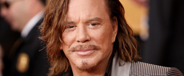 «Ни взял бы ни гроша»: Микки Рурк отрицает причастность к сбору средств на GoFundMe