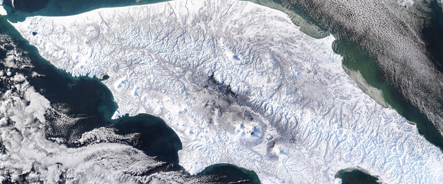 Заснеженную Камчатку показали со спутника