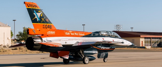 ИИ научили уворачиваться от ракет, управляя самолетом