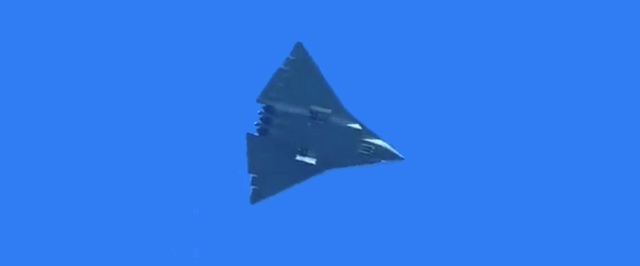 Групповые полеты истребителей 6 поколения могли начаться в Китае