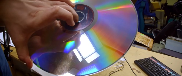 Оказывается, лазерные диски можно «смотреть» с помощью микроскопа