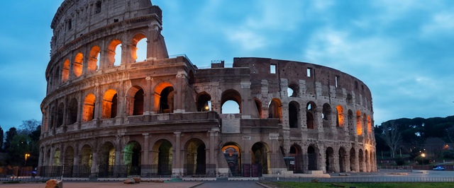 Женщины-гладиаторы все-таки сражались топлесс — существует фреска с изображением такого боя