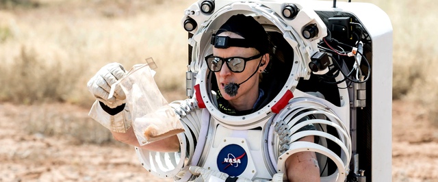 У астронавтов, летящих к Луне, сломался туалет, но все уже в порядке