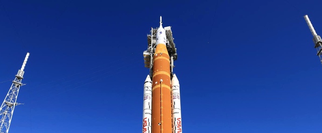 NASA впервые за 53 года запустило людей к Луне