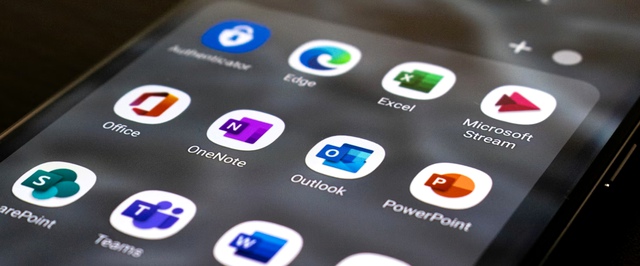 Астронавтам, летящим к Луне, починили электронную почту