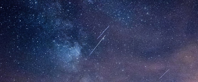 Астронавты увидели взрывы метеороидов на Луне во время облета спутника