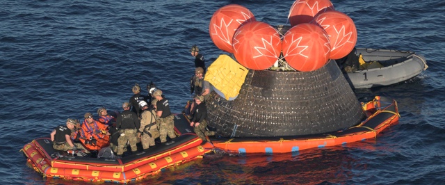 NASA показало, как вскрывали корабль с астронавтами «Артемиды-2»