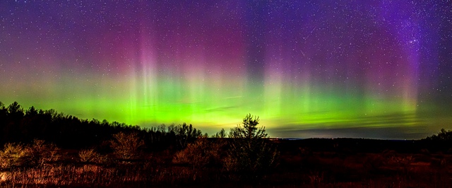 Фото: магнитная буря принесла с собой многоуровневые северные сияния