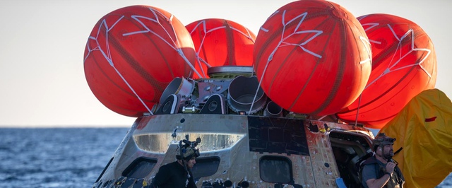 Фото: тепловой щит корабля «Орион», облетевшего Луну, показали под водой