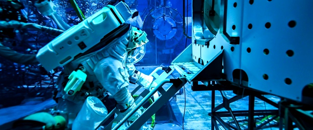 Скафандры для Луны могут не успеть доделать вовремя, считают аудиторы NASA