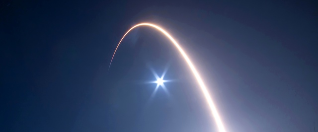 Ракета SpaceX может долететь до Луны — и врезаться в нее