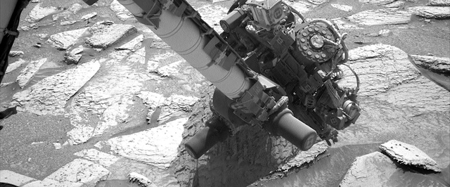 Камень почти на неделю «взял в плен» марсоход Curiosity