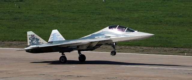 Первый полет российского двухместного истребителя 5 поколения Су-57Д показали на видео