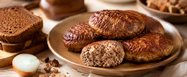 Как у бабушки: вкусные домашние котлеты за несколько минут