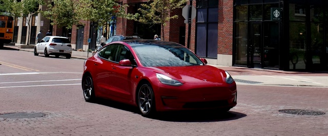 Новый автопилот Tesla начал перегревать слабое железо старых электромобилей