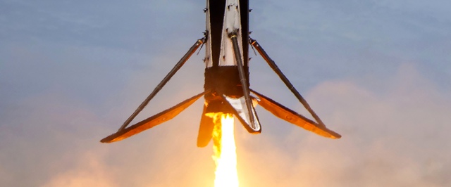 Фото: маленький кратер на Луне после падения ракеты SpaceX