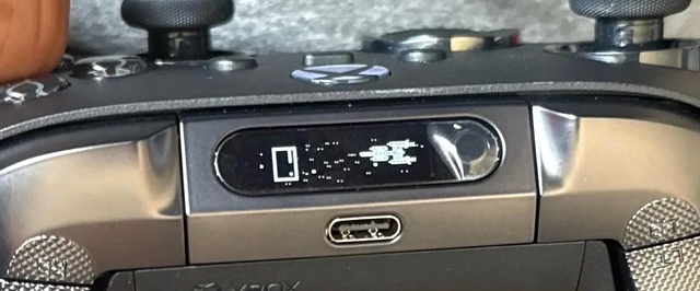 Фото: новый геймпад Xbox с экранчиком