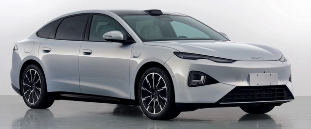 Новый BYD Seal 07 заряжается за 9 минут и разгоняется до 240 км/ч