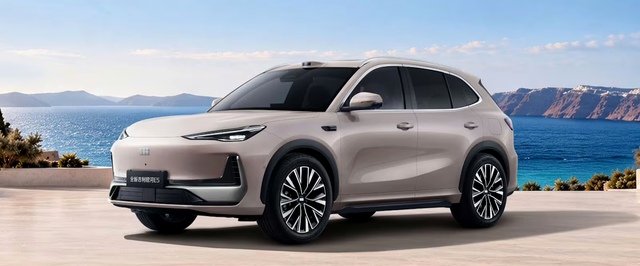Новый Geely EX5 вышел в Китае: электромобиль стал быстрее и получил новую зарядку