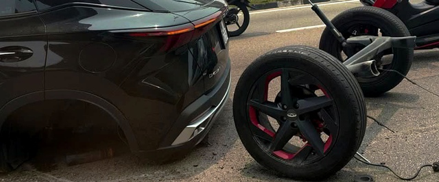 У Omoda C5 отвалилась задняя подвеска вместе с колесами