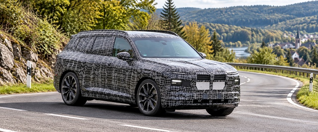 Новый BMW iX7 впервые заметили на Нюрбургринге: что известно о большом электро-кроссовере