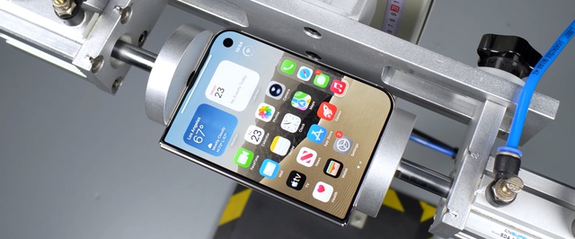 iPhone Duo уронили на шарнир 4 раза: внутренний экран перестал работать, а внешний уцелел