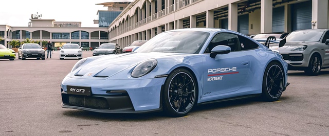 Porsche теряет покупателей по всему миру, но зарабатывает все больше: что происходит с компанией